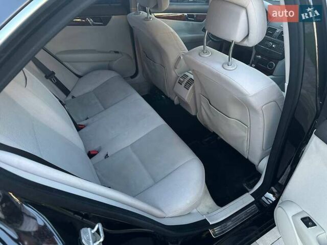 Чорний Мерседес Ц-Клас, об'ємом двигуна 1.8 л та пробігом 270 тис. км за 8900 $, фото 21 на Automoto.ua