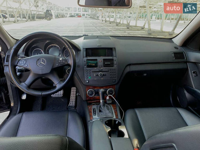 Чорний Мерседес Ц-Клас, об'ємом двигуна 3 л та пробігом 300 тис. км за 9100 $, фото 9 на Automoto.ua
