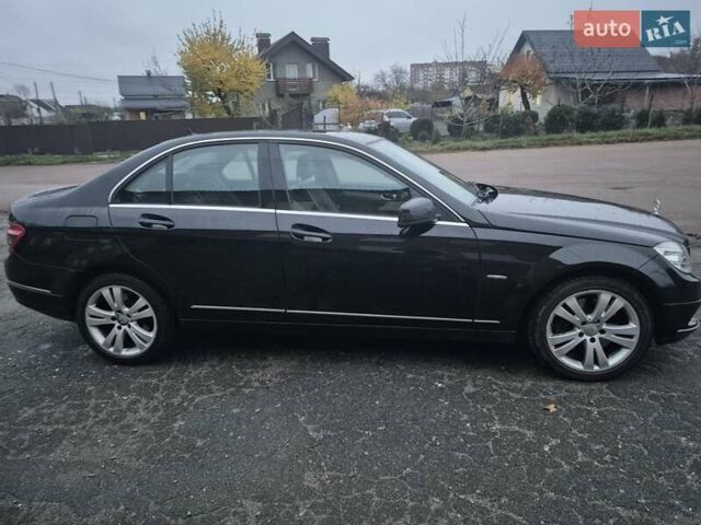 Черный Мерседес Ц-Класс, объемом двигателя 2.2 л и пробегом 242 тыс. км за 8900 $, фото 5 на Automoto.ua
