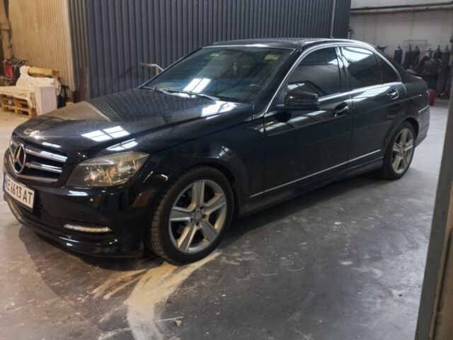 Чорний Мерседес Ц-Клас, об'ємом двигуна 3 л та пробігом 210 тис. км за 12300 $, фото 3 на Automoto.ua