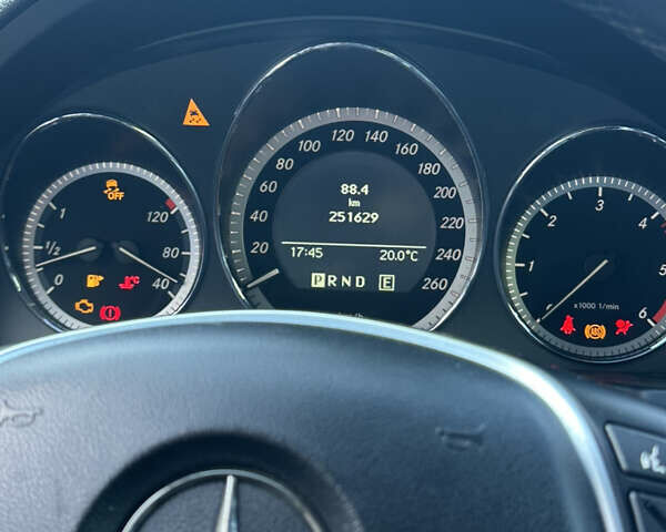 Чорний Мерседес Ц-Клас, об'ємом двигуна 2.2 л та пробігом 255 тис. км за 10650 $, фото 15 на Automoto.ua