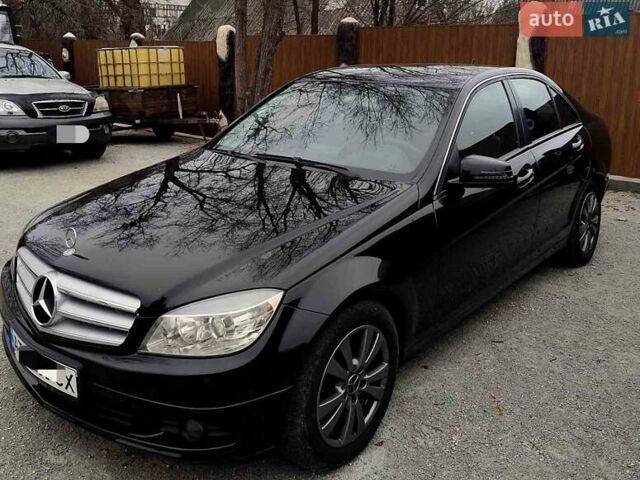 Чорний Мерседес Ц-Клас, об'ємом двигуна 2.1 л та пробігом 350 тис. км за 10800 $, фото 1 на Automoto.ua