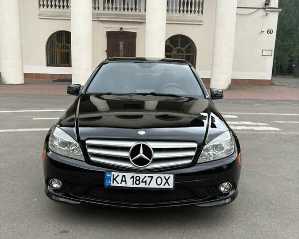 Чорний Мерседес Ц-Клас, об'ємом двигуна 3 л та пробігом 266 тис. км за 9900 $, фото 2 на Automoto.ua
