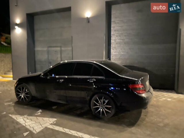 Чорний Мерседес Ц-Клас, об'ємом двигуна 3 л та пробігом 300 тис. км за 9100 $, фото 1 на Automoto.ua