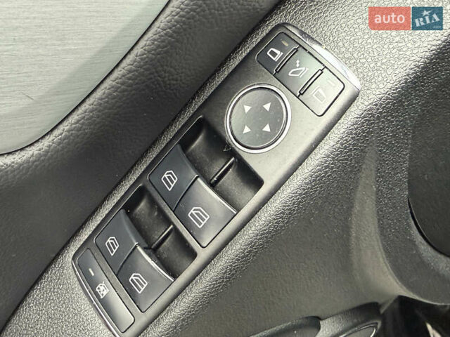 Чорний Мерседес Ц-Клас, об'ємом двигуна 1.8 л та пробігом 217 тис. км за 10850 $, фото 25 на Automoto.ua