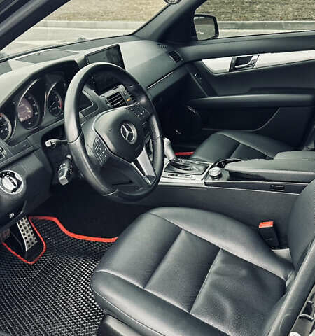 Черный Мерседес Ц-Класс, объемом двигателя 3 л и пробегом 172 тыс. км за 10800 $, фото 7 на Automoto.ua