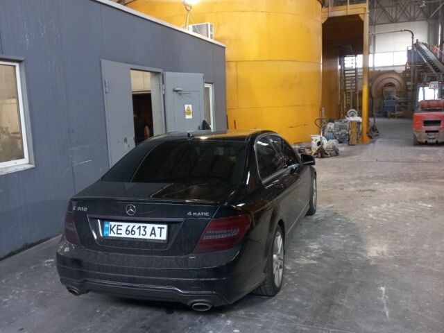 Чорний Мерседес Ц-Клас, об'ємом двигуна 3 л та пробігом 210 тис. км за 12300 $, фото 6 на Automoto.ua