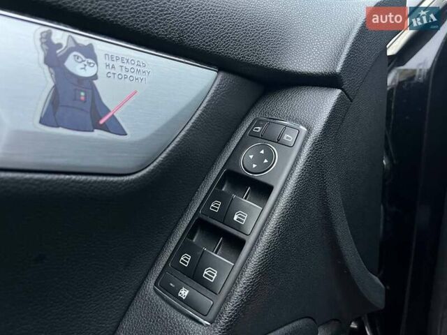 Черный Мерседес Ц-Класс, объемом двигателя 1.8 л и пробегом 256 тыс. км за 8990 $, фото 15 на Automoto.ua