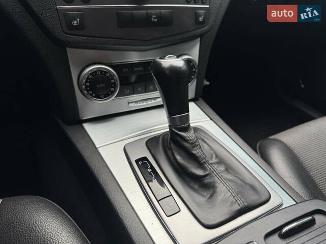 Чорний Мерседес Ц-Клас, об'ємом двигуна 2.14 л та пробігом 349 тис. км за 9950 $, фото 10 на Automoto.ua