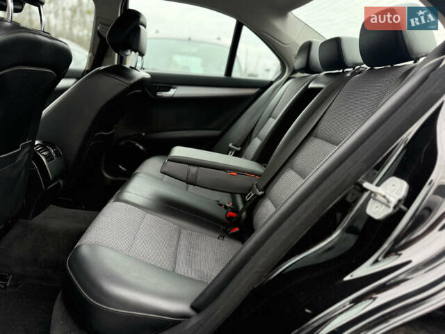 Чорний Мерседес Ц-Клас, об'ємом двигуна 1.8 л та пробігом 217 тис. км за 10850 $, фото 15 на Automoto.ua