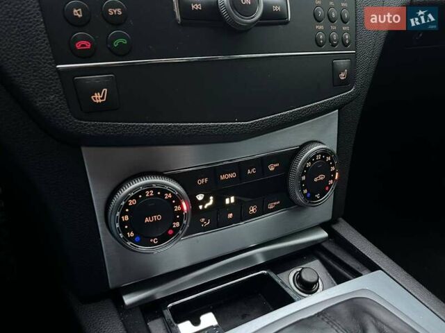 Черный Мерседес Ц-Класс, объемом двигателя 1.8 л и пробегом 256 тыс. км за 8990 $, фото 25 на Automoto.ua