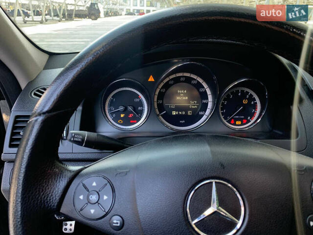 Чорний Мерседес Ц-Клас, об'ємом двигуна 3 л та пробігом 300 тис. км за 9100 $, фото 10 на Automoto.ua