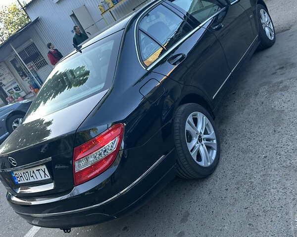 Чорний Мерседес Ц-Клас, об'ємом двигуна 2.2 л та пробігом 255 тис. км за 10650 $, фото 6 на Automoto.ua