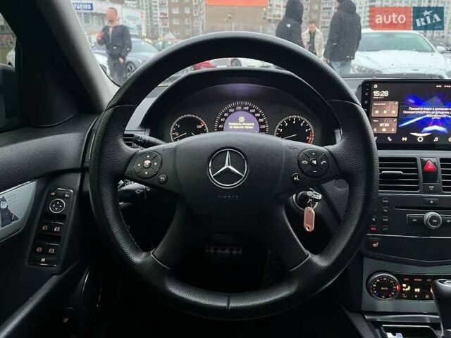 Черный Мерседес Ц-Класс, объемом двигателя 1.8 л и пробегом 256 тыс. км за 8990 $, фото 14 на Automoto.ua