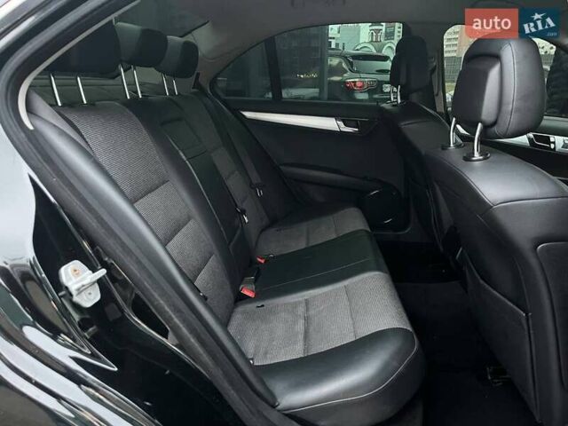 Черный Мерседес Ц-Класс, объемом двигателя 1.8 л и пробегом 256 тыс. км за 8990 $, фото 10 на Automoto.ua