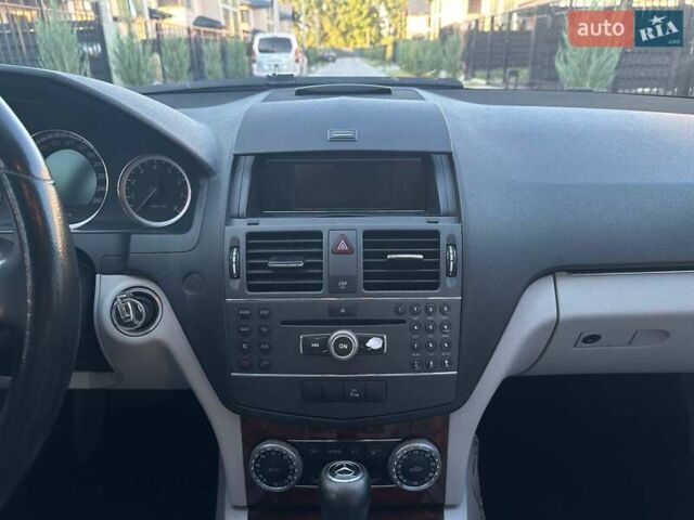 Чорний Мерседес Ц-Клас, об'ємом двигуна 1.8 л та пробігом 270 тис. км за 8900 $, фото 13 на Automoto.ua