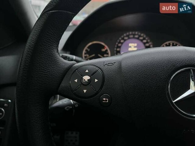 Черный Мерседес Ц-Класс, объемом двигателя 1.8 л и пробегом 256 тыс. км за 8990 $, фото 20 на Automoto.ua