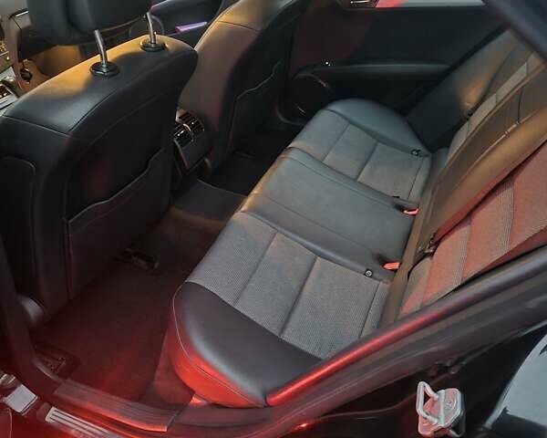 Черный Мерседес Ц-Класс, объемом двигателя 2.2 л и пробегом 242 тыс. км за 8900 $, фото 17 на Automoto.ua