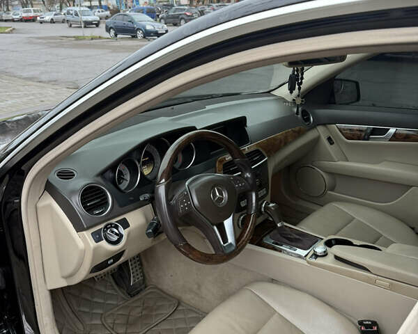 Чорний Мерседес Ц-Клас, об'ємом двигуна 1.8 л та пробігом 163 тис. км за 12599 $, фото 7 на Automoto.ua