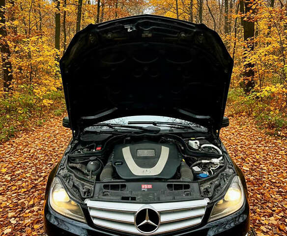 Черный Мерседес Ц-Класс, объемом двигателя 3 л и пробегом 105 тыс. км за 11555 $, фото 8 на Automoto.ua