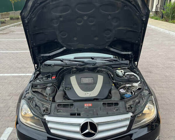 Чорний Мерседес Ц-Клас, об'ємом двигуна 3 л та пробігом 105 тис. км за 13000 $, фото 25 на Automoto.ua