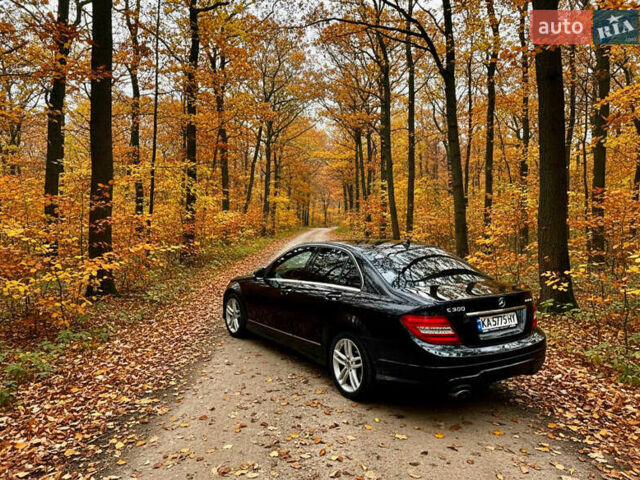Черный Мерседес Ц-Класс, объемом двигателя 3 л и пробегом 105 тыс. км за 11555 $, фото 1 на Automoto.ua