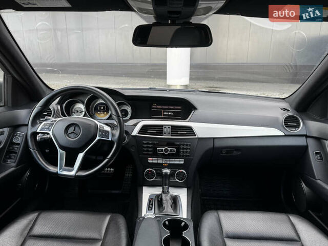 Чорний Мерседес Ц-Клас, об'ємом двигуна 3 л та пробігом 314 тис. км за 9900 $, фото 15 на Automoto.ua