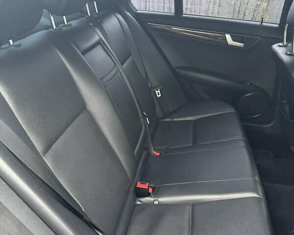 Черный Мерседес Ц-Класс, объемом двигателя 1.8 л и пробегом 170 тыс. км за 11500 $, фото 1 на Automoto.ua