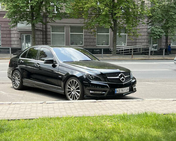 Черный Мерседес Ц-Класс, объемом двигателя 1.8 л и пробегом 126 тыс. км за 14000 $, фото 13 на Automoto.ua