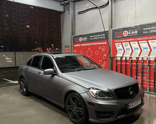 Черный Мерседес Ц-Класс, объемом двигателя 3 л и пробегом 314 тыс. км за 10500 $, фото 1 на Automoto.ua