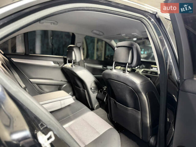 Чорний Мерседес Ц-Клас, об'ємом двигуна 1.8 л та пробігом 280 тис. км за 11999 $, фото 6 на Automoto.ua