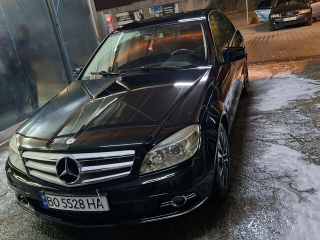Чорний Мерседес Ц-Клас, об'ємом двигуна 1.8 л та пробігом 180 тис. км за 10500 $, фото 1 на Automoto.ua