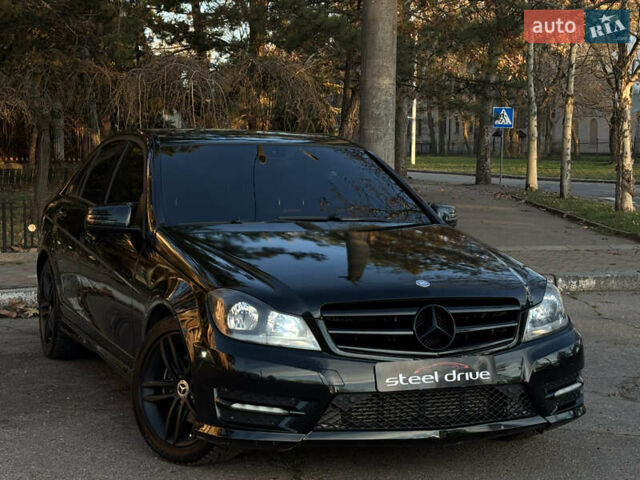 Чорний Мерседес Ц-Клас, об'ємом двигуна 1.8 л та пробігом 176 тис. км за 11999 $, фото 1 на Automoto.ua