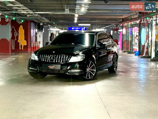 Чорний Мерседес Ц-Клас, об'ємом двигуна 1.8 л та пробігом 280 тис. км за 11999 $, фото 1 на Automoto.ua