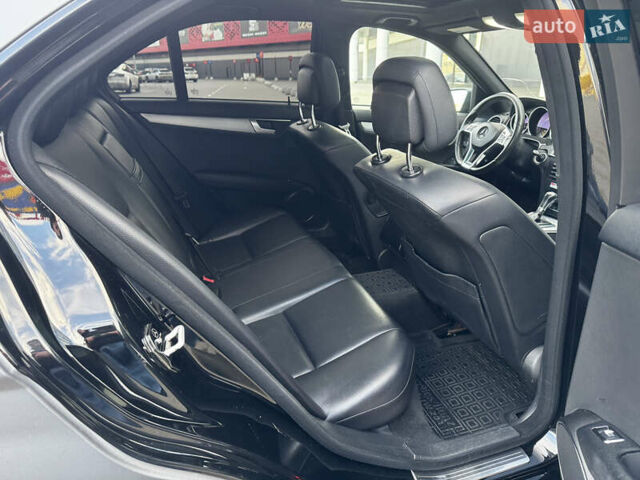 Чорний Мерседес Ц-Клас, об'ємом двигуна 3 л та пробігом 314 тис. км за 9900 $, фото 12 на Automoto.ua