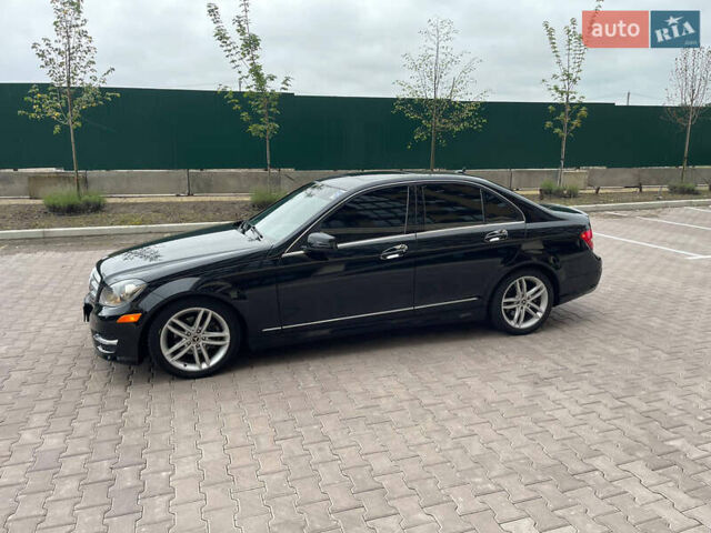 Чорний Мерседес Ц-Клас, об'ємом двигуна 3 л та пробігом 105 тис. км за 13000 $, фото 16 на Automoto.ua
