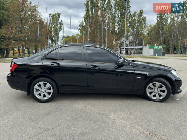 Чорний Мерседес Ц-Клас, об'ємом двигуна 1.8 л та пробігом 180 тис. км за 13500 $, фото 3 на Automoto.ua