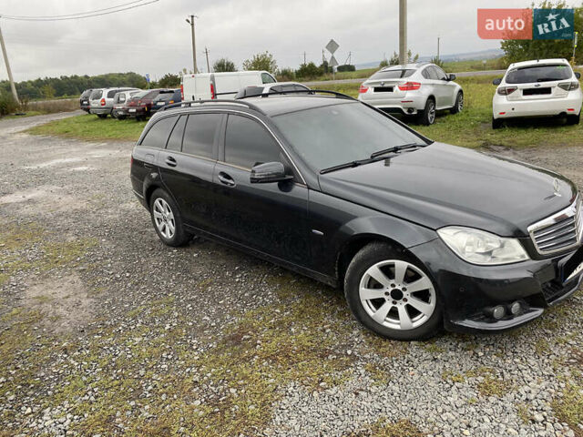 Чорний Мерседес Ц-Клас, об'ємом двигуна 2.2 л та пробігом 240 тис. км за 9900 $, фото 4 на Automoto.ua