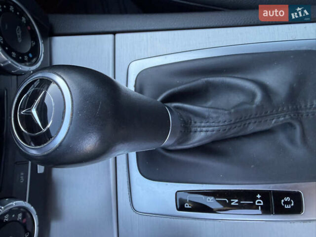Мерседес Ц-Класс 2011 в Киеве на Automoto.ua Черный Мерседес Ц-Класс, объемом двигателя 1.8 л и пробегом 147 тыс. км за 12000 $, фото 10 на Automoto.ua