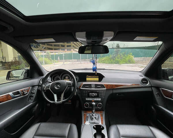 Черный Мерседес Ц-Класс, объемом двигателя 3 л и пробегом 105 тыс. км за 12000 $, фото 36 на Automoto.ua