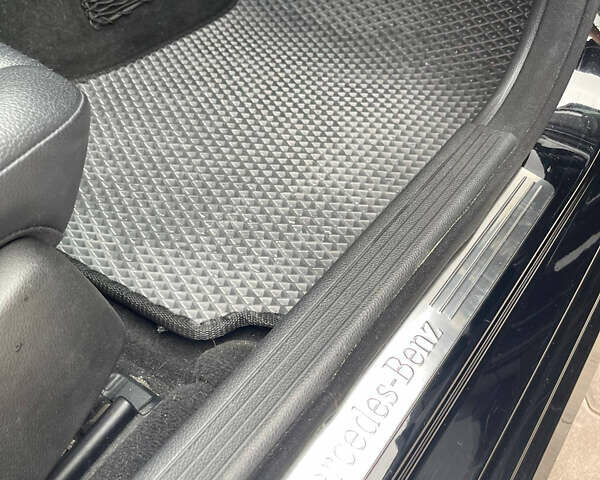 Черный Мерседес Ц-Класс, объемом двигателя 3 л и пробегом 105 тыс. км за 12000 $, фото 69 на Automoto.ua