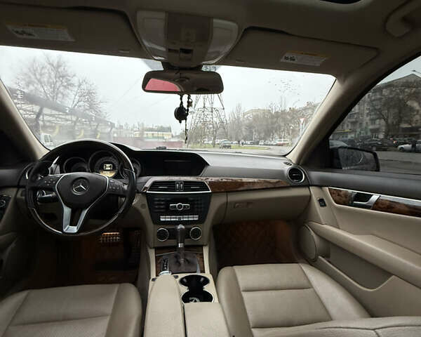 Чорний Мерседес Ц-Клас, об'ємом двигуна 1.8 л та пробігом 163 тис. км за 12599 $, фото 12 на Automoto.ua