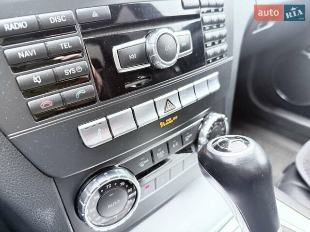 Черный Мерседес Ц-Класс, объемом двигателя 3 л и пробегом 310 тыс. км за 9999 $, фото 19 на Automoto.ua