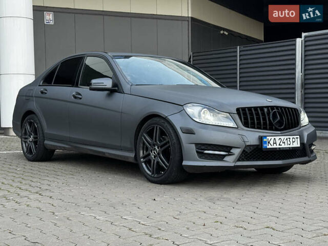 Чорний Мерседес Ц-Клас, об'ємом двигуна 3 л та пробігом 314 тис. км за 9900 $, фото 1 на Automoto.ua