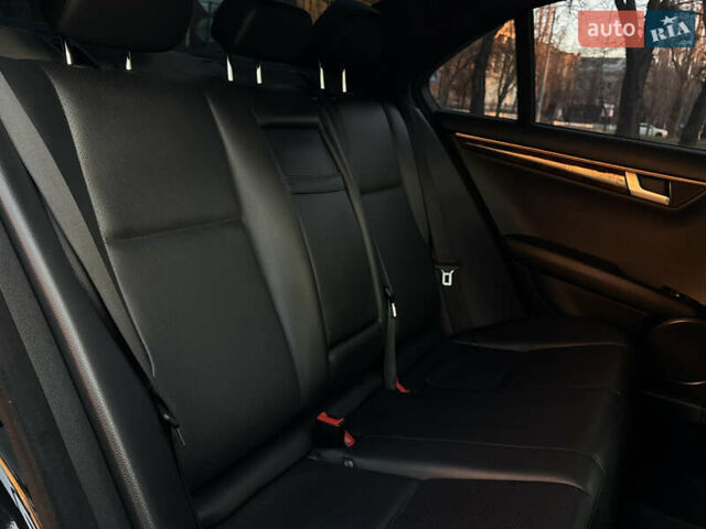 Чорний Мерседес Ц-Клас, об'ємом двигуна 1.8 л та пробігом 176 тис. км за 11999 $, фото 21 на Automoto.ua