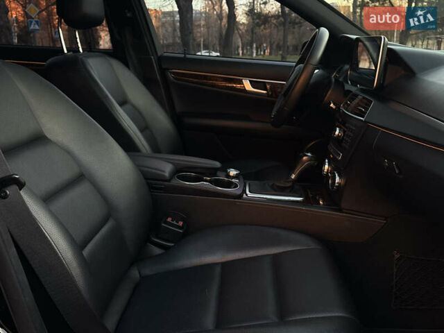 Чорний Мерседес Ц-Клас, об'ємом двигуна 1.8 л та пробігом 176 тис. км за 11999 $, фото 19 на Automoto.ua