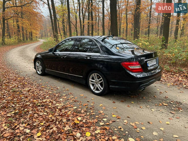 Черный Мерседес Ц-Класс, объемом двигателя 3 л и пробегом 105 тыс. км за 11555 $, фото 6 на Automoto.ua