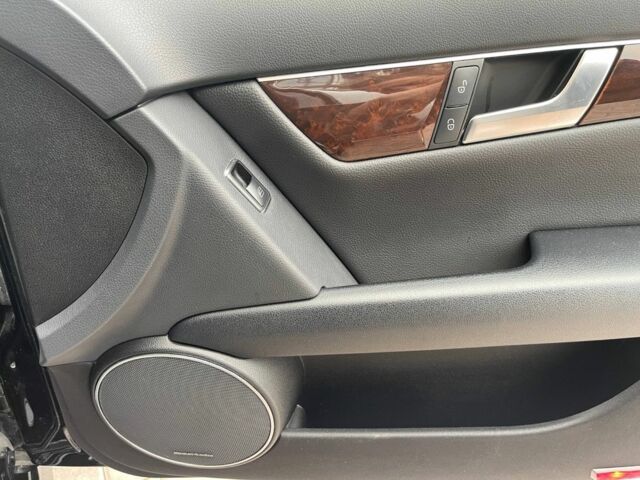 Черный Мерседес Ц-Класс, объемом двигателя 3 л и пробегом 105 тыс. км за 13400 $, фото 17 на Automoto.ua