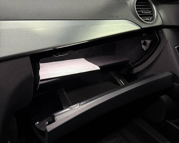 Черный Мерседес Ц-Класс, объемом двигателя 3 л и пробегом 314 тыс. км за 10500 $, фото 9 на Automoto.ua