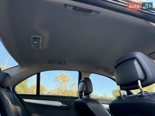 Мерседес Ц-Класс 2011 в Киеве на Automoto.ua Черный Мерседес Ц-Класс, объемом двигателя 1.8 л и пробегом 147 тыс. км за 12000 $, фото 30 на Automoto.ua